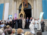 Place Jean-Paul II(sur le parvis)